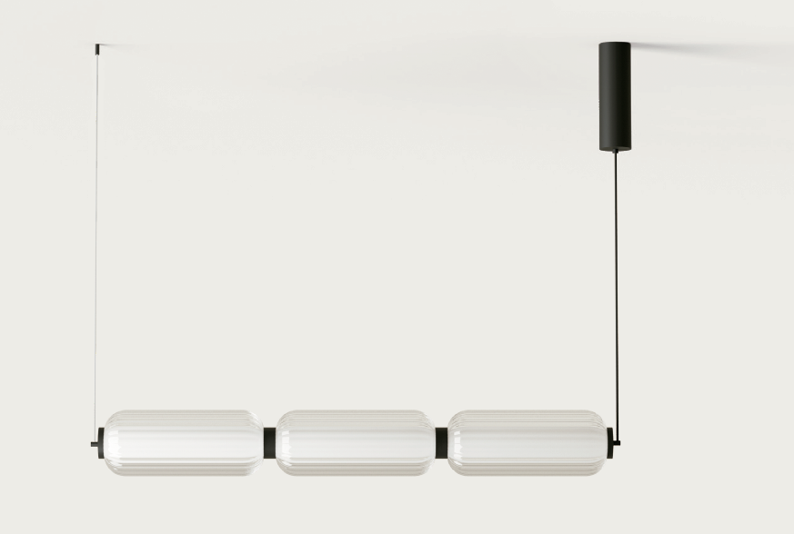 Lámpara de techo fabricada en cristal estriado transparente y metal a elegir entre dorado y negro