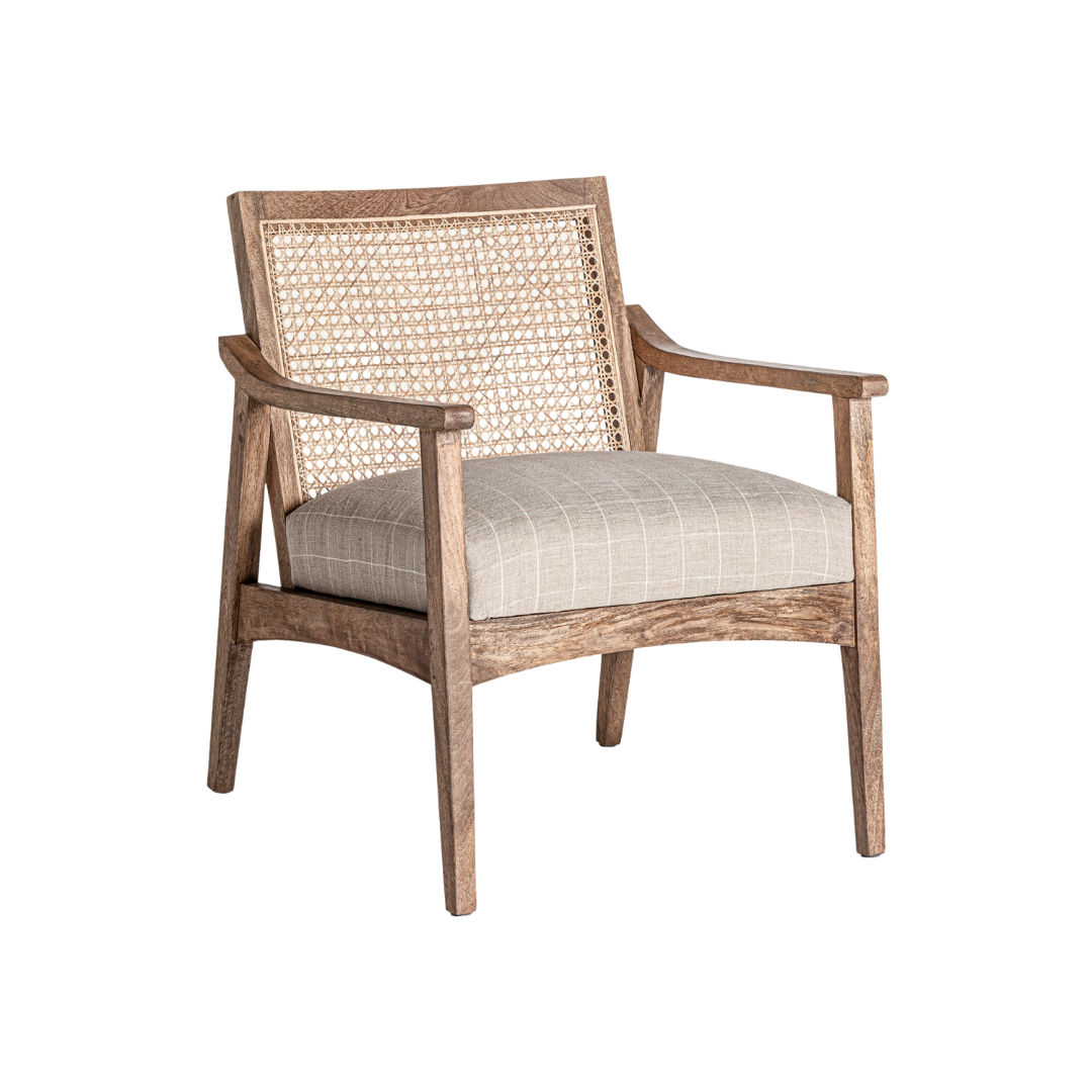 Butaca fabricada en madera de mango, poliéster y ratán