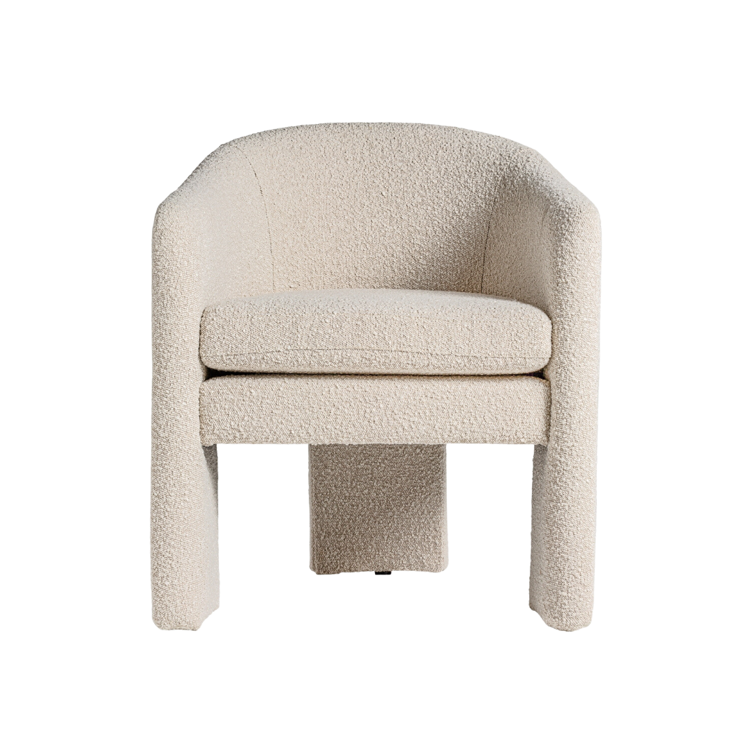 Butaca fabricada en madera de pino, espuma y algodón bouclé color crudo
