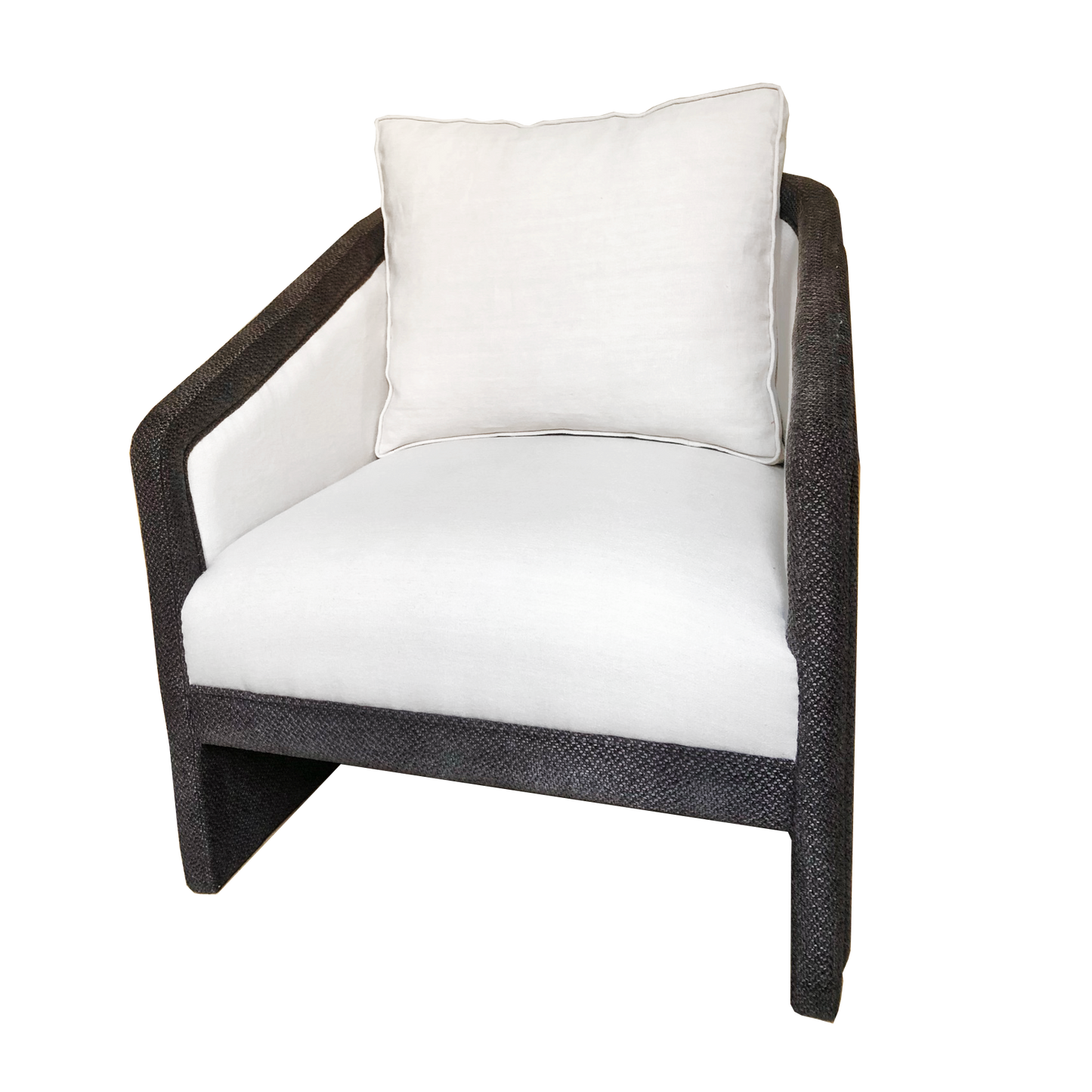 La butaca TOPO es un asiento elegante y atemporal. El contraste de colores y el tejido natural le dan un un aire sofisticado.