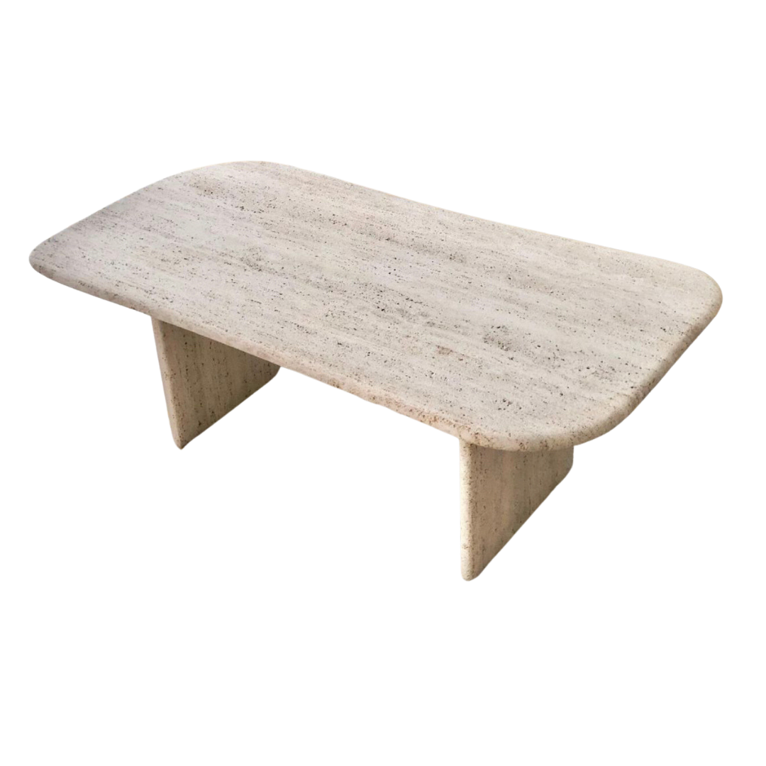 Mesa de cantos redondeados y tapa irregular