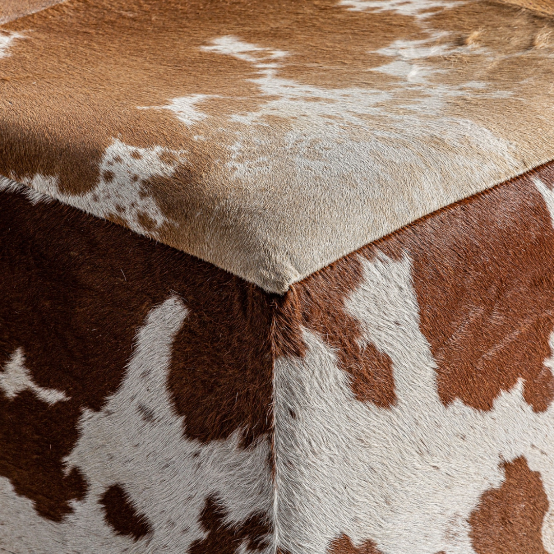 Mesa de centro fabricada en cuero y madera dm