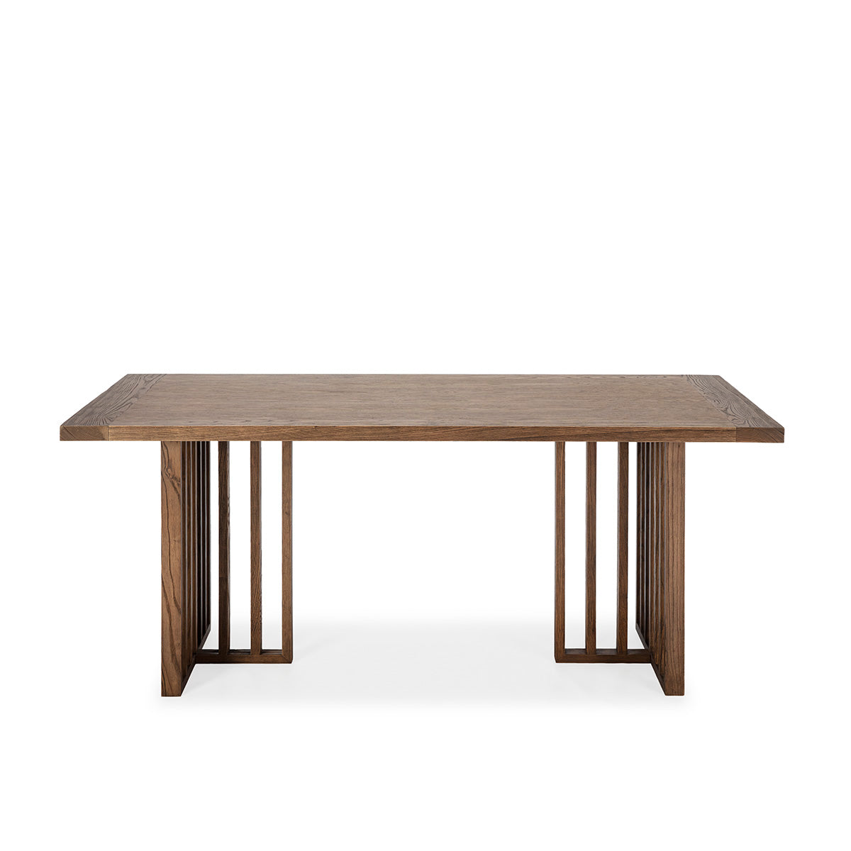 Mesa fabricada en madera natural