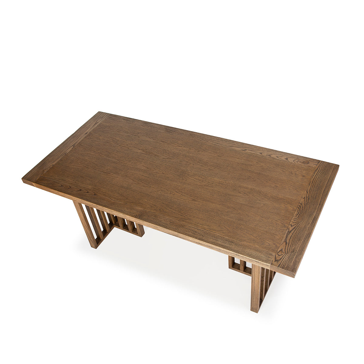 Mesa fabricada en madera natural