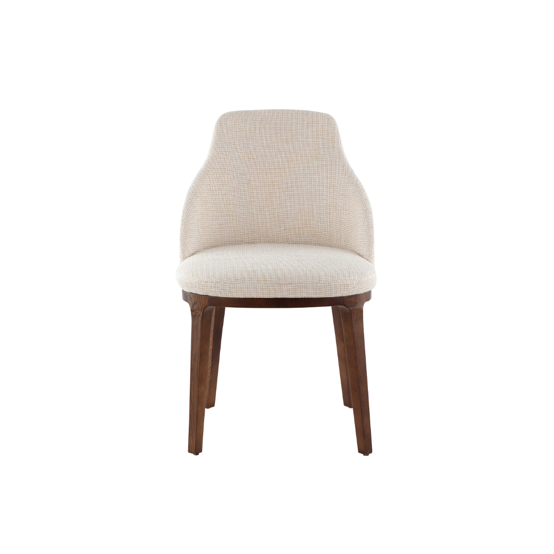 Silla fabricada en madera y tejido color crudo