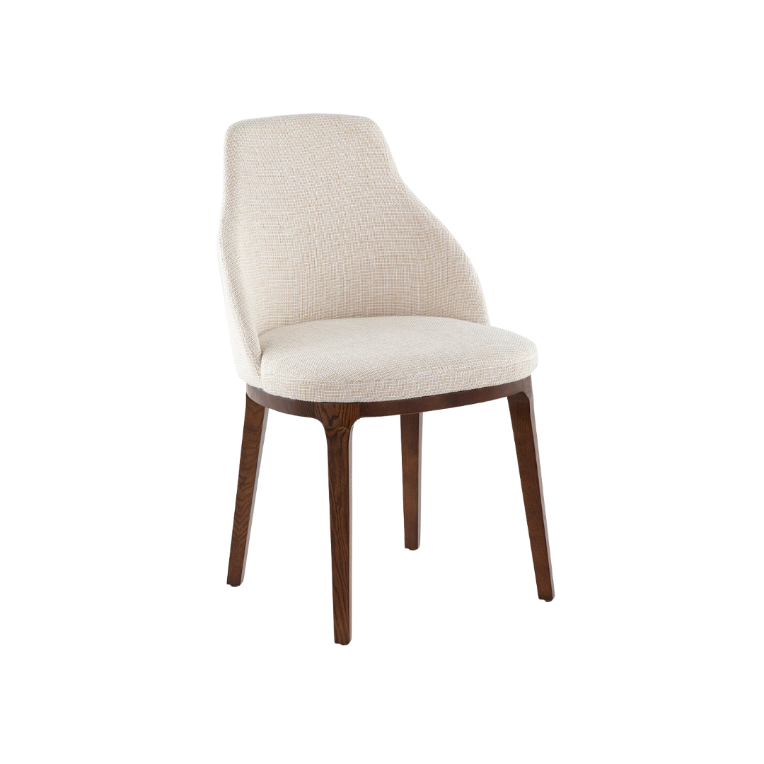 Silla fabricada en madera y tejido color crudo