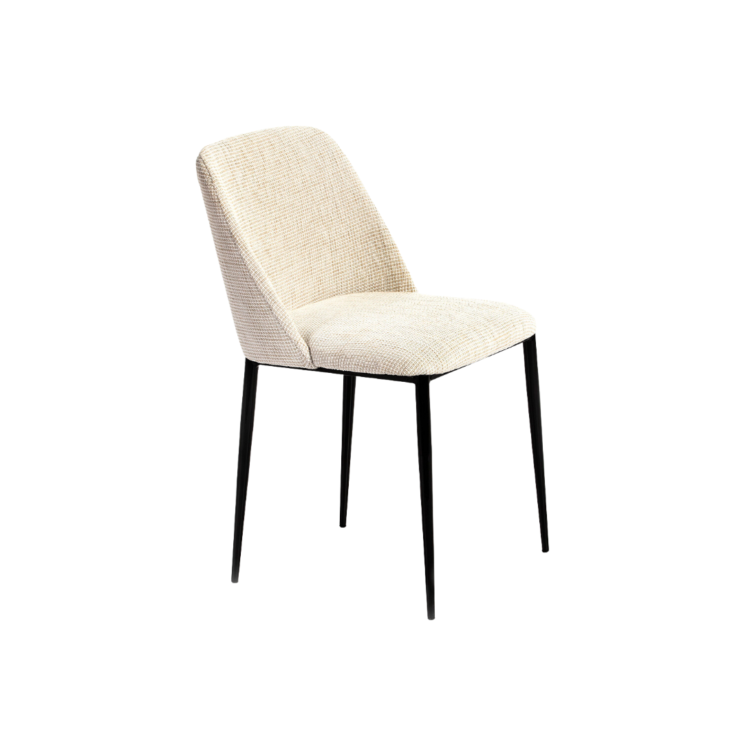Sillas con patas metálicas en negro mate y tejido color crudo