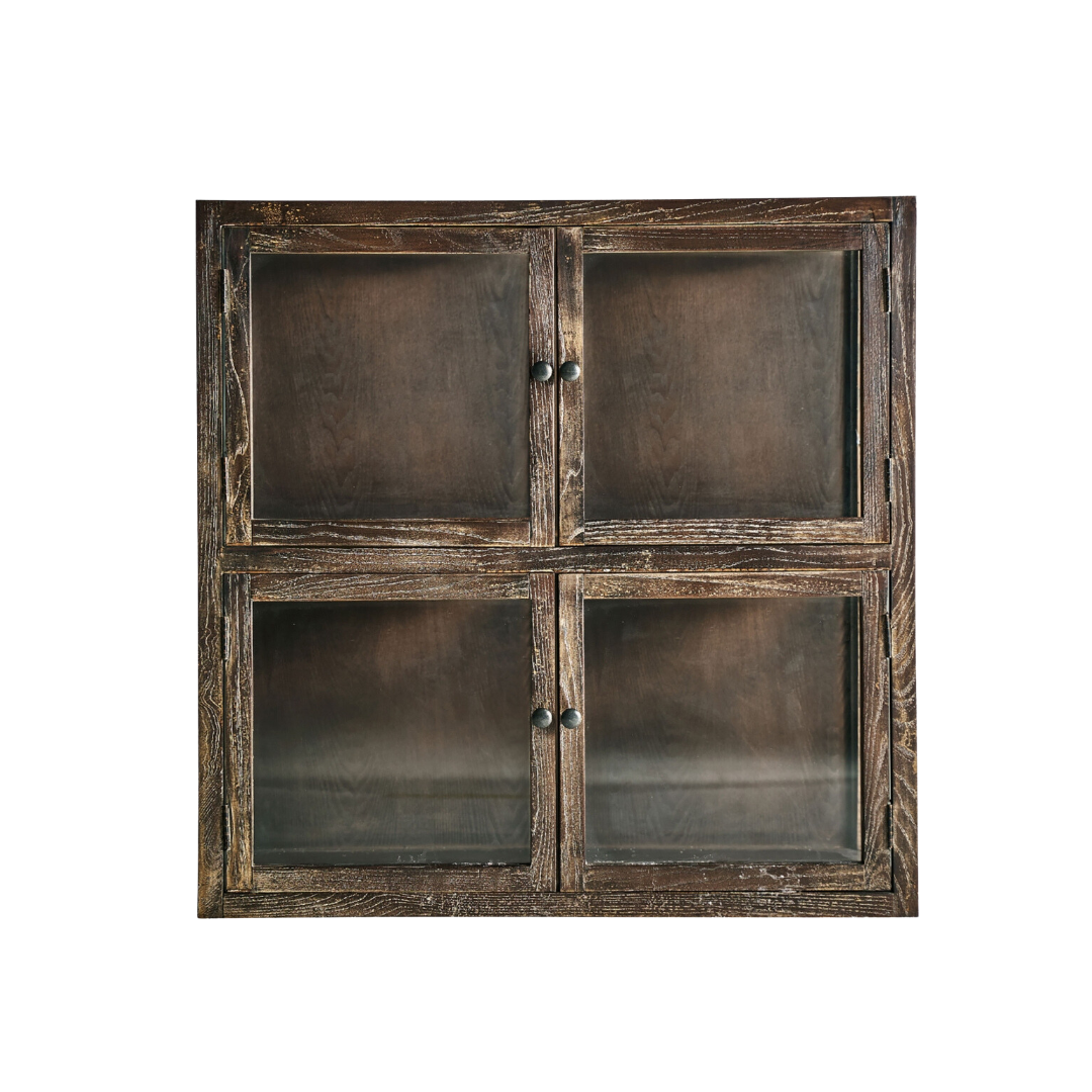 Vitrina fabricada en madera de pino reciclado y vidrio